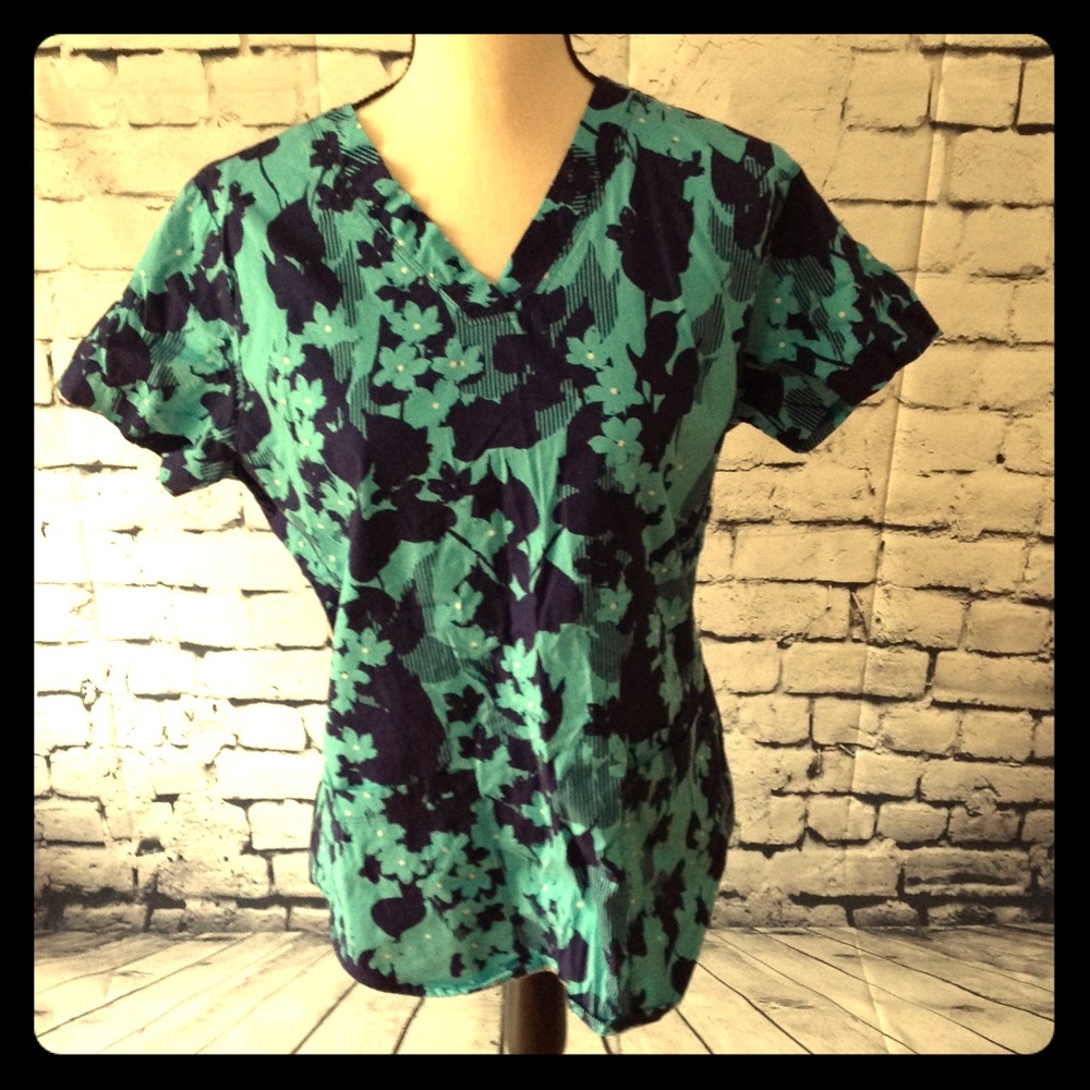 SCRUB TOP! Short sleeve navy and teal scrub top